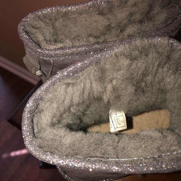 Grey sequence uggs ! - Picture 4 of 5